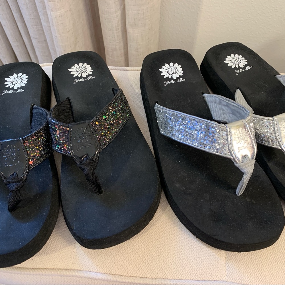 Yellow Box Glitter Flip Flops in Black and Silver